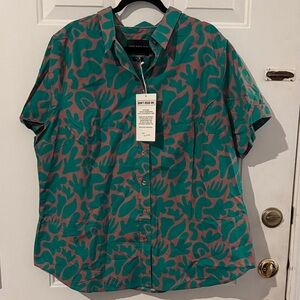 Women’s Wildfang Essential short sleeve button-up size 2X